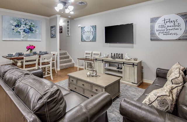 Feels Like Home - 6 minute drive to Kyle Field