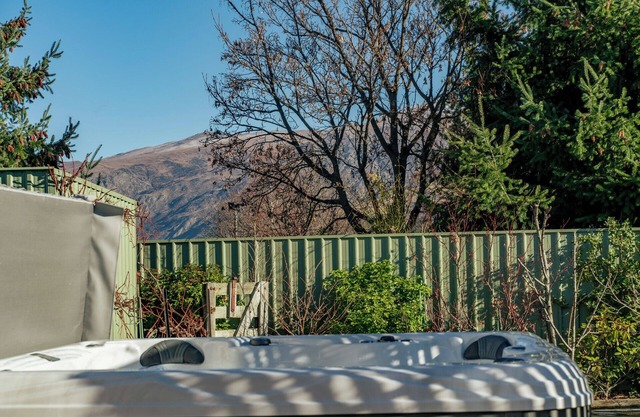 Fenwick - Cromwell Holiday Home