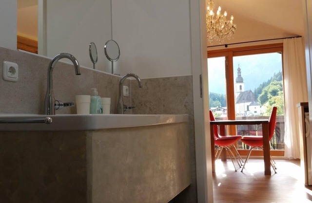Ferienwohnung Ausblick*, 1-4 Personen, Dusche/WC + Badewanne, Balkon, TV, 2 Schlafzimmer, Dachgeschoss
