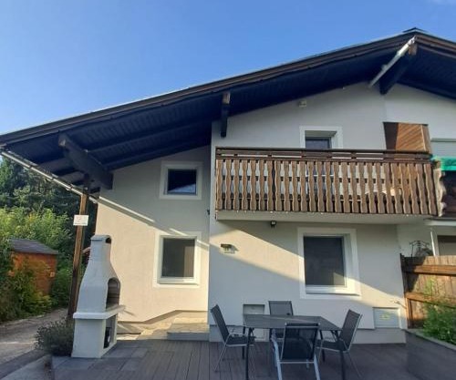 Ferienhaus Fux - Your Lake and Ski Hideaway at Tauplitz near Hallstatt