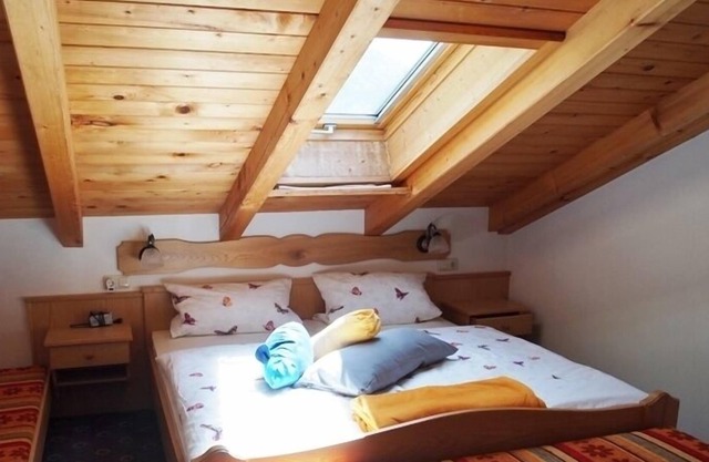 Ferienwohnung, 1-2 Personen, 53 qm, Dusche/WC, Balkon, TV, Geschirrspüler, 1 Schlafzimmer, Dachgeschoss