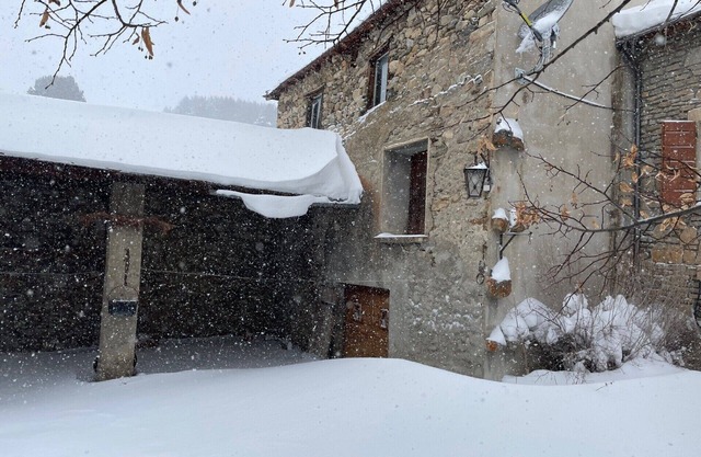 Ferme-chalet à la Montagne. Idéal Pour une Famille. Animaux de Compagnie ok