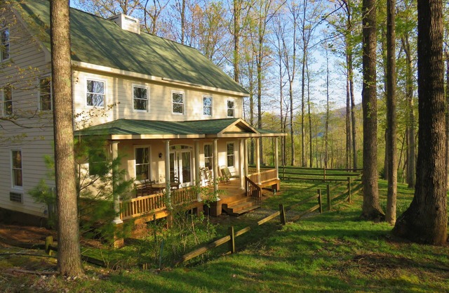 Fern Hill: Breathtaking Mountain Views and Outstanding Amenities