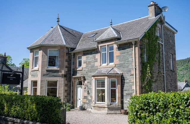 FERNBANK HOUSE, pet friendly, luxury holiday cottage in Aberfeldy