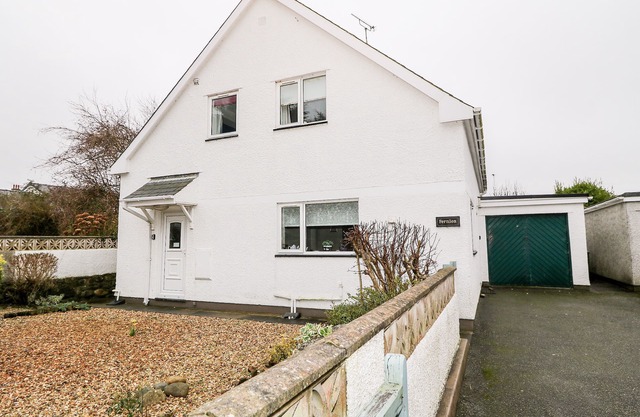 FERNLEA, pet friendly, country holiday cottage in Morfa Nefyn