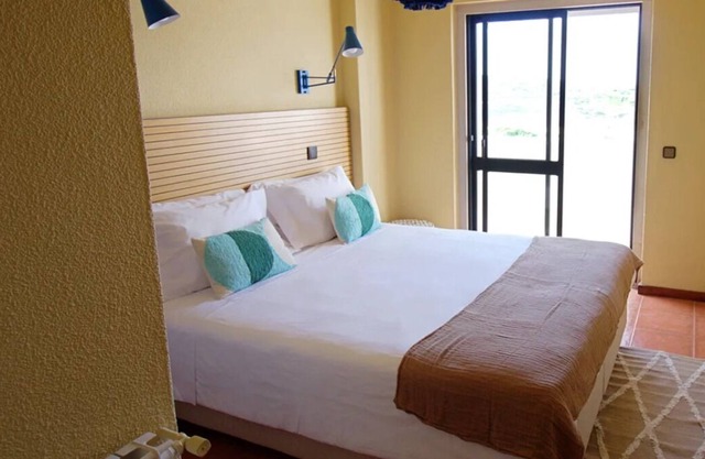 Few Minutes' to Macas Beach! Ocean View, Free Parking, Pets are Welcome!