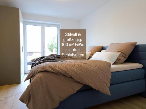 FeWo Blaue Lagune Northeim- neu, modern, geräumig - 100 qm - 3 Schlafzimmer- bis 6 Gäste, Kleinkinder reisen gratis - mit Garten, Grill & Terrasse - Fußbodenheizung - Smart-TV - Küche mit Backofen Spühlmaschine, Toaster - Fahrradkeller - nahe Göttingen