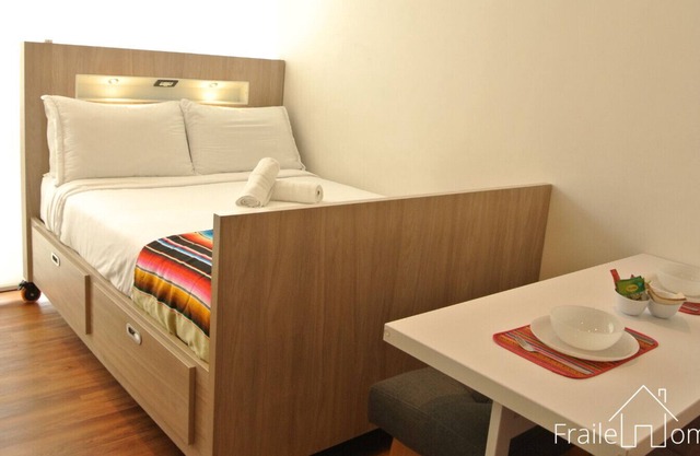 FH ~ Centric and Wonderful studio with great view