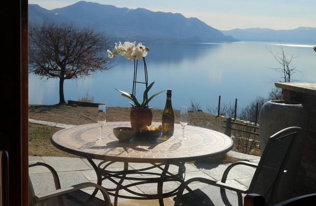 Finca Cascina Borchina SOLE country estate, relaxation, dream lake view, nature, organic