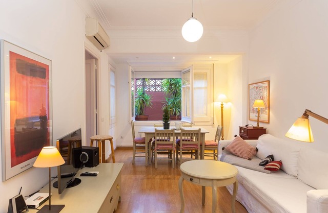 Filmoteca Sarria 1- wifi, quiet, bright & comfi