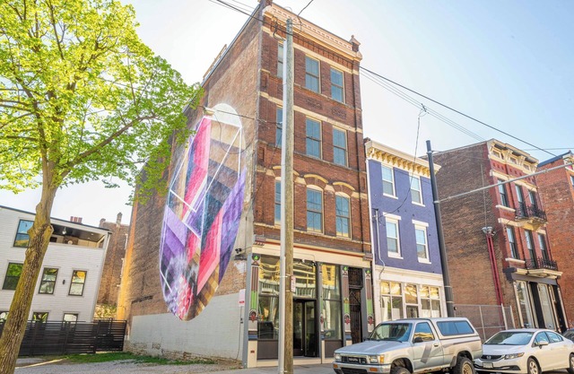 Findlay Market Suites – 6 Stylish Units in 1 Rental! Perfect for Groups