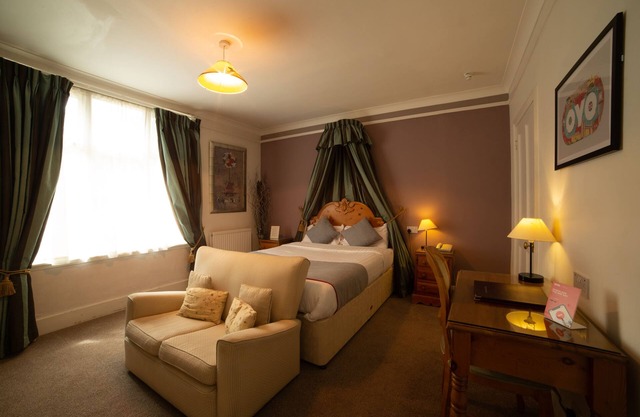 Fines Bayliwick Hotel