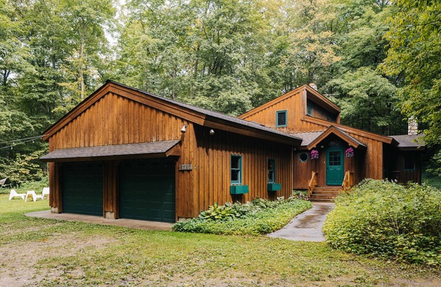 Finnwood - Idyllic Pet Friendly Woodland Retreat in Wine Country