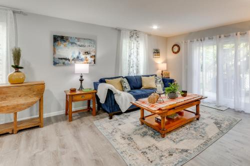 Fire Pit and Yard West Haven Apt, 5 Mi to Yale!