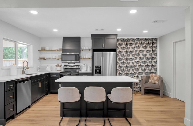 Fire Pit * Grill * Hammock * King Bed