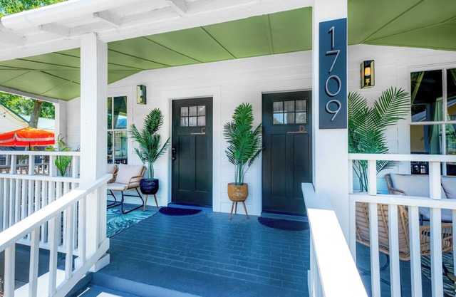 Firepit,gated courtyard walk to everything