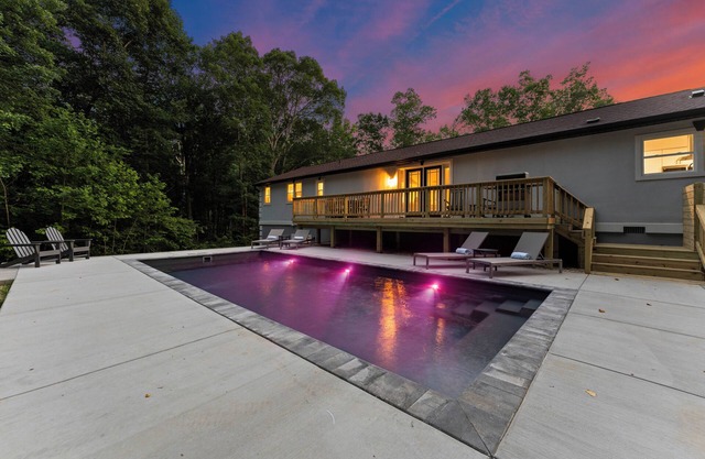 Fireside Fun by AvantStay | Sleeps 18 | Waterfront + Pool