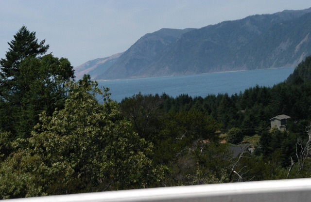 Fish on! Tuna are here! Boat parking hot tub and bbq. Pet friendly sleeps 6
