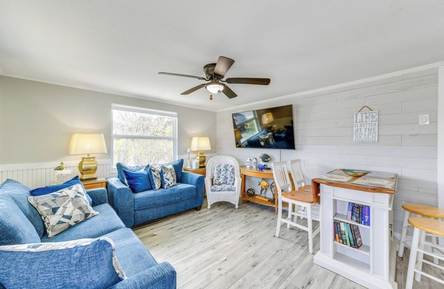 Fish, Swim & Unwind: Anna Maria Apt