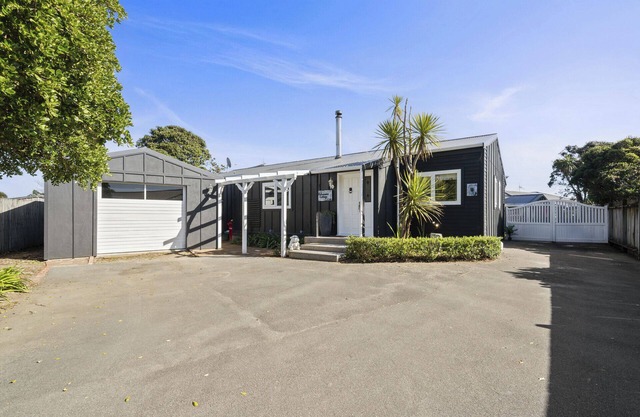 Fisherman’s Cottage - Waikanae Beach