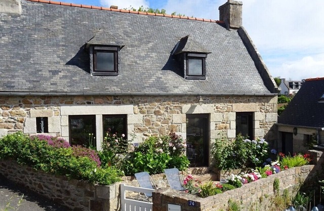 Fisherman's cottage - Sea view - South-facing terrace (3 bedrooms, sleeps 6, 2 bathrooms)