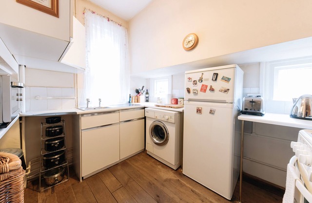 Fitzrovia/ Marylebone Large One Bedroom Flat