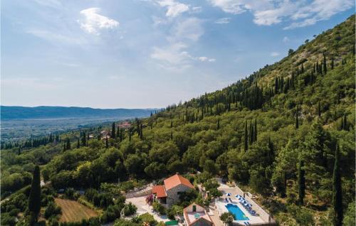 Five-Bedroom Holiday Home In Lovorno