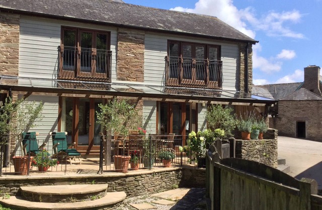 FIXIT COTTAGE, family friendly, with pool in Kingsbridge