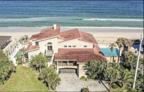 Flagler Beach Ocean Front Villa w/Lg. In ground Pool-5-6Br/4Bth& attached apt