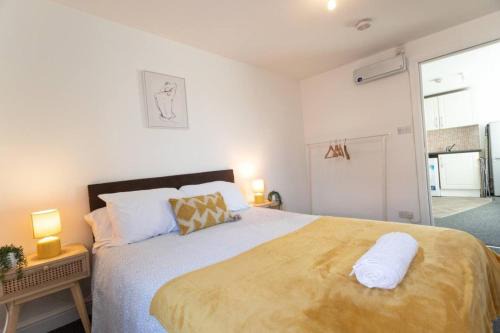 Flat 3 Sunnyside Contractor Long Stay by ShortStayUK