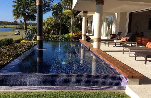 Flat 701 Luxury Condo, Premier Golf Membership, Private Pool & Golf Cart