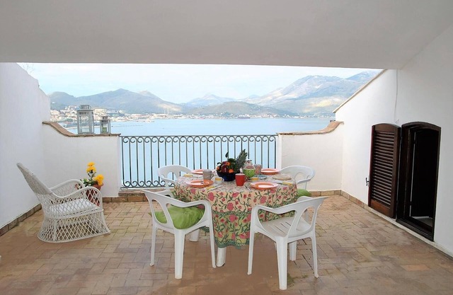 Flat Gaeta Medievale with panoramic view