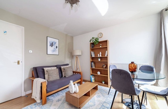 Flat in St Katharine Docks