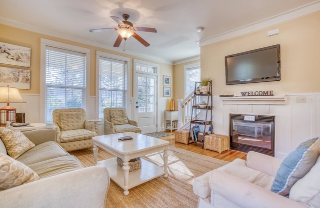 Flat Screen TV, Park View, Gas BBQ, Wifi Internet, Back patio seating