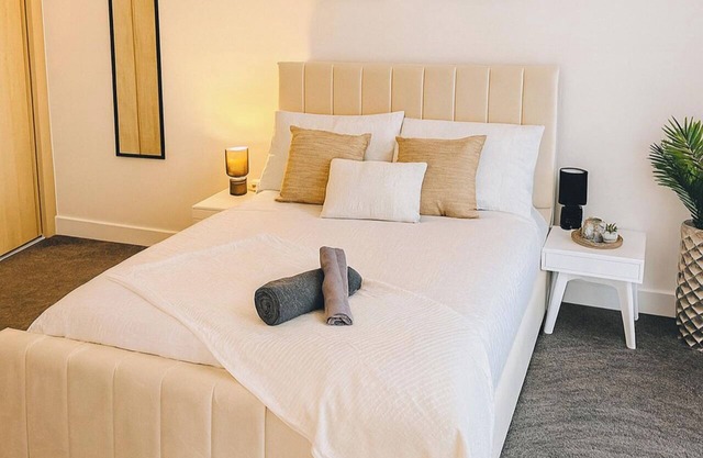 Flat - Sleeps 4 - Parking - Balcony - Pet friendly