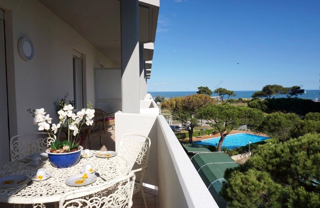 Flat with a partial sea view