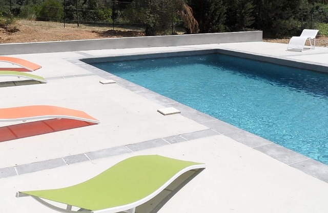 Flat with pool in the heart of vineyards