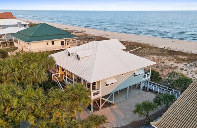 Flew The Coop: 4 BR Beachfront Home- Hot Tub, Pet Friendly, Sleeps 12!