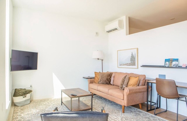 Flexhome East Side 1BR Apt with Balcony, Pool, and Gym