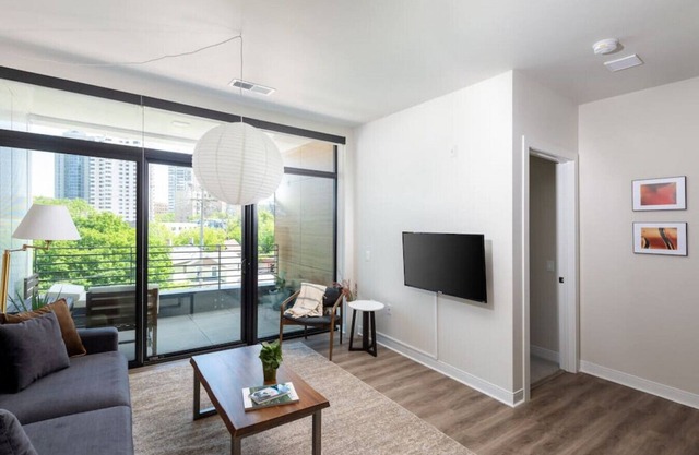 Flexhome East Side Luxury 1BR Apt - Near Brady St with Balcony and Lounge