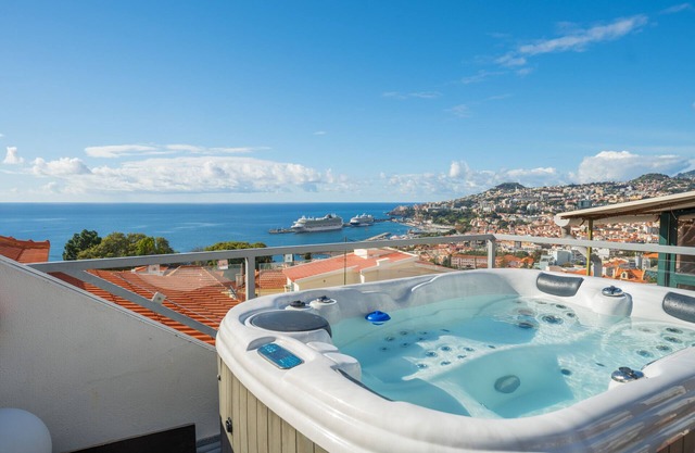 FLH Funchal Sissi Lanço with View