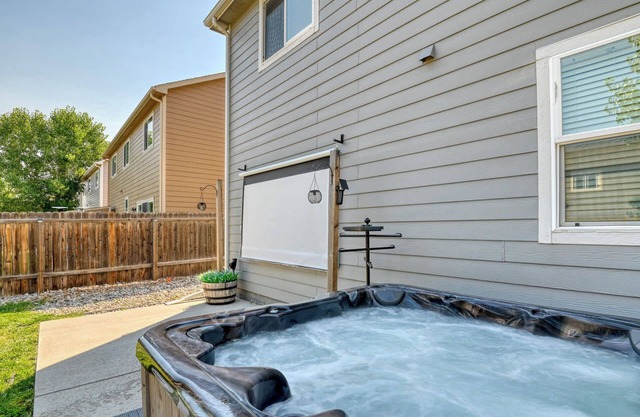 FlightDeck/FullGym/HotTub/Fireplace/OutdoorProjector/NearAirport