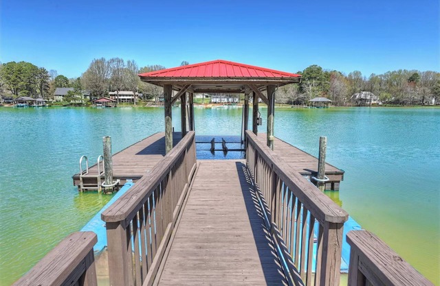 Flip Flop Therapy by AvantStay | Lakefront Home w/Game Room & Dock Access