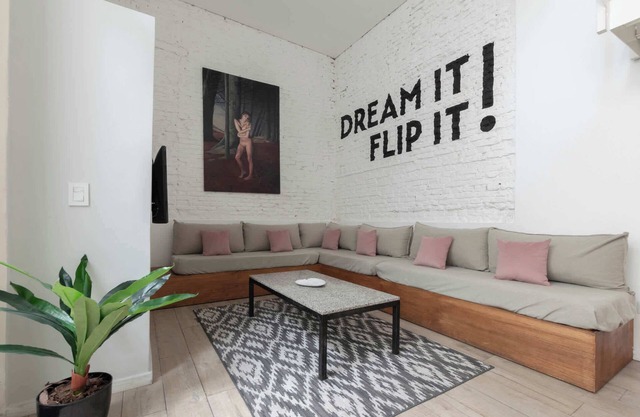 Fliphaus + Loyola 1500B 3 Bd Pool & BBQ