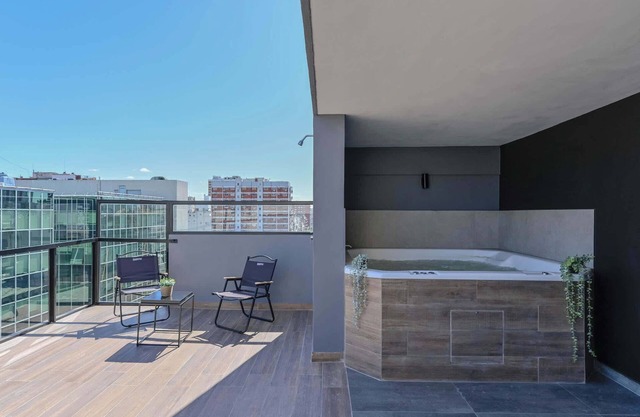 Fliphaus + Mansion Mitre 'A' - 3 Luxury Aparts National Congress