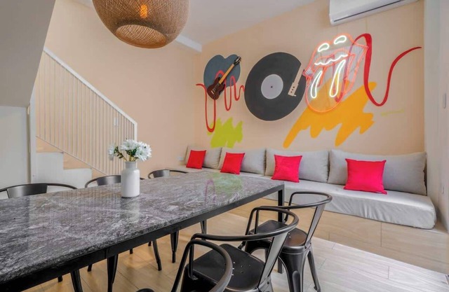 Fliphaus + Serrano 1100 - Microteatro Plaza Cortazar 9 pax