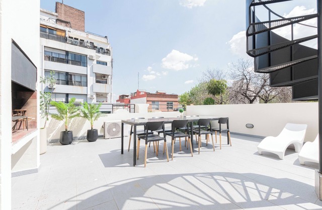 Fliphaus + Soho Vibes 'C' - 4 Bd Pool & BBQ