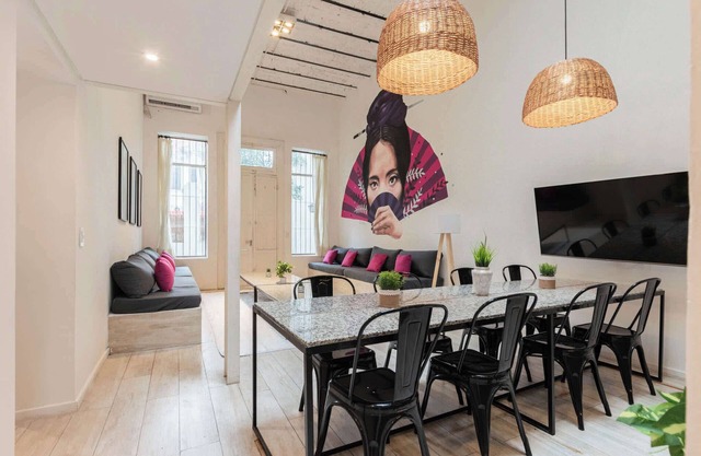 Fliphaus + Villa Teodoro Garcia 2100 - 6 Bd Embassies Zone