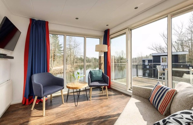 Floating House 4 People