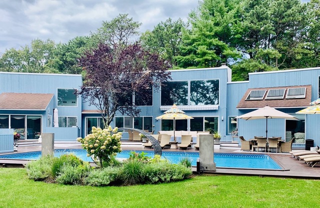 Flooded w/ Sunlight!! 6 Bed 4 Bath with Saltwater Heated Pool & Tennis Court